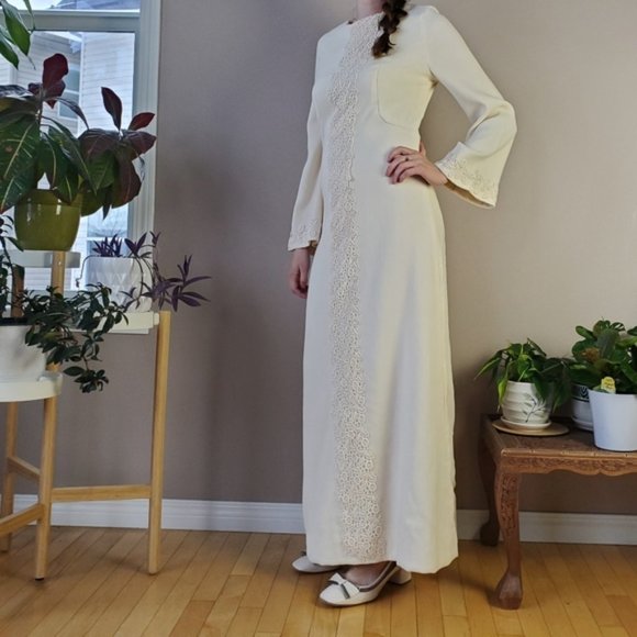 1960s handmade wedding dress with lace applique - Picture 4 of 12